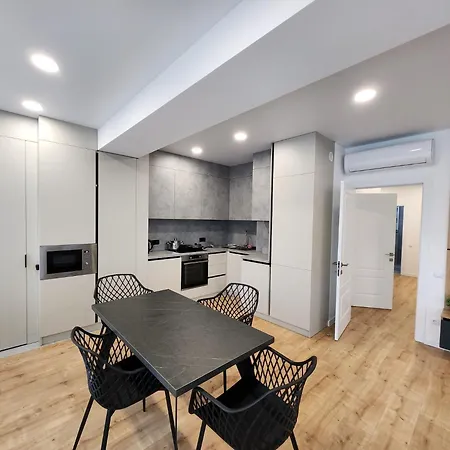 Grand New Luxury At Ismail Apartment