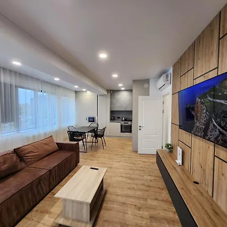 Grand New Luxury At Ismail Apartment